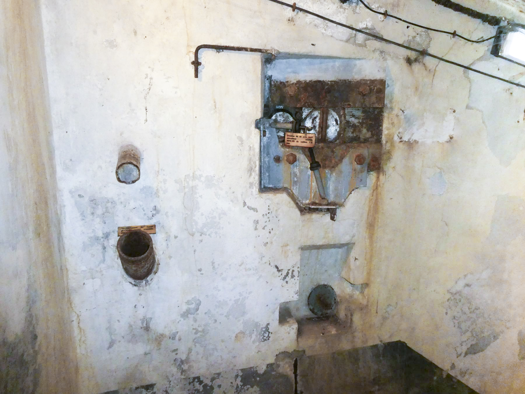 Ligne Maginot - SAINT ROCH (SHR) - (Ouvrage d'artillerie) - Bloc 4
Créneau FM 1