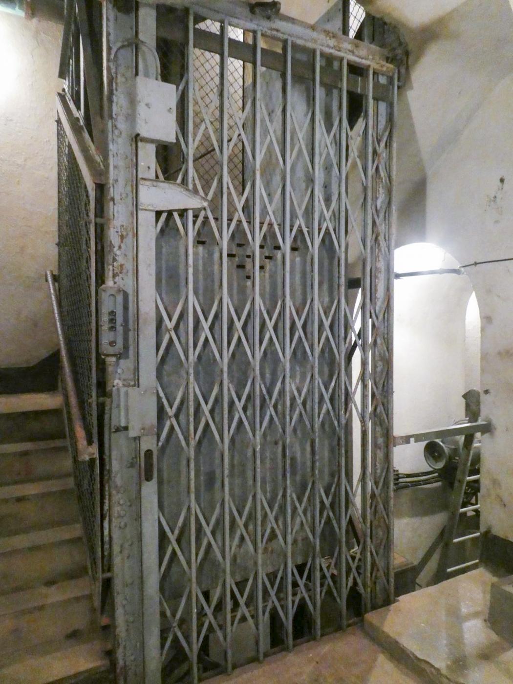 Ligne Maginot - SAINT ROCH (SHR) - (Ouvrage d'artillerie) - Bloc 4
Ascenseur - ELLENA - CUNY