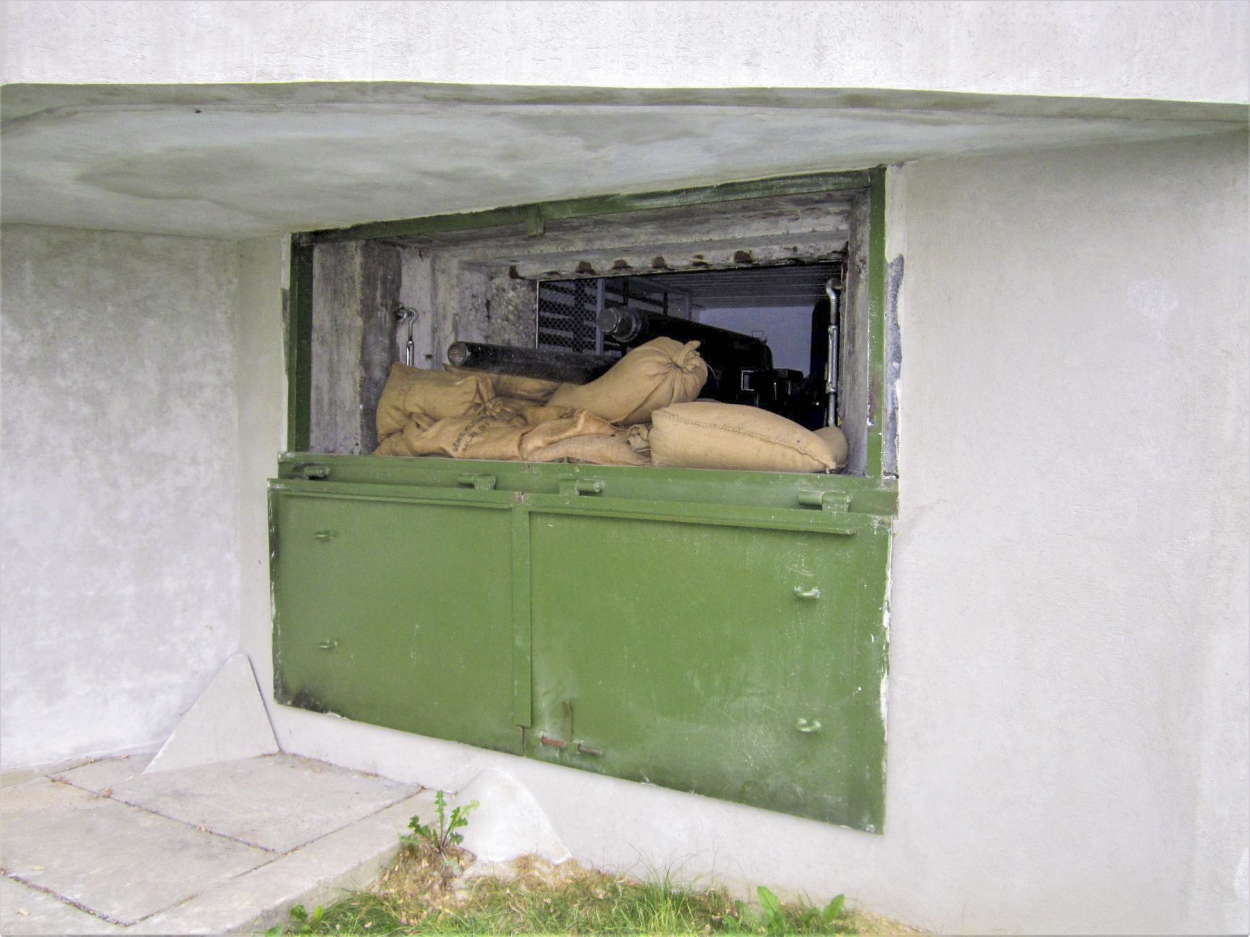 Ligne Maginot - 86 - ASCHENBACH - (Casemate d'infanterie - double) - Créneau antichar Nord-Est
