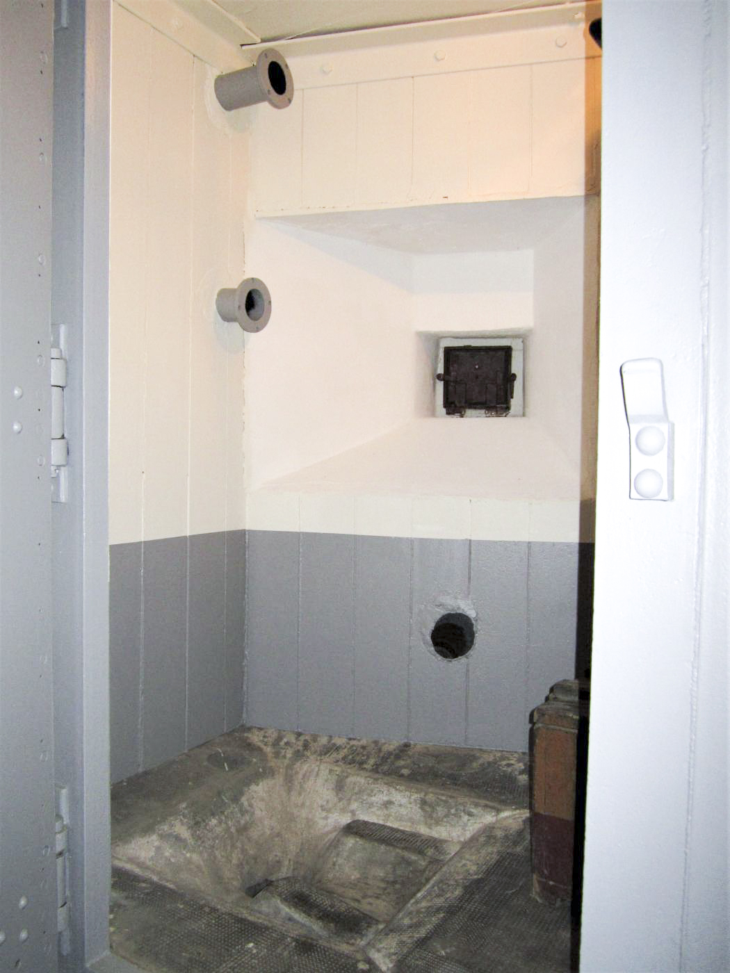 Ligne Maginot - 86 - ASCHENBACH - (Casemate d'infanterie - double) - Latrines et créneau de défense rapprochée
