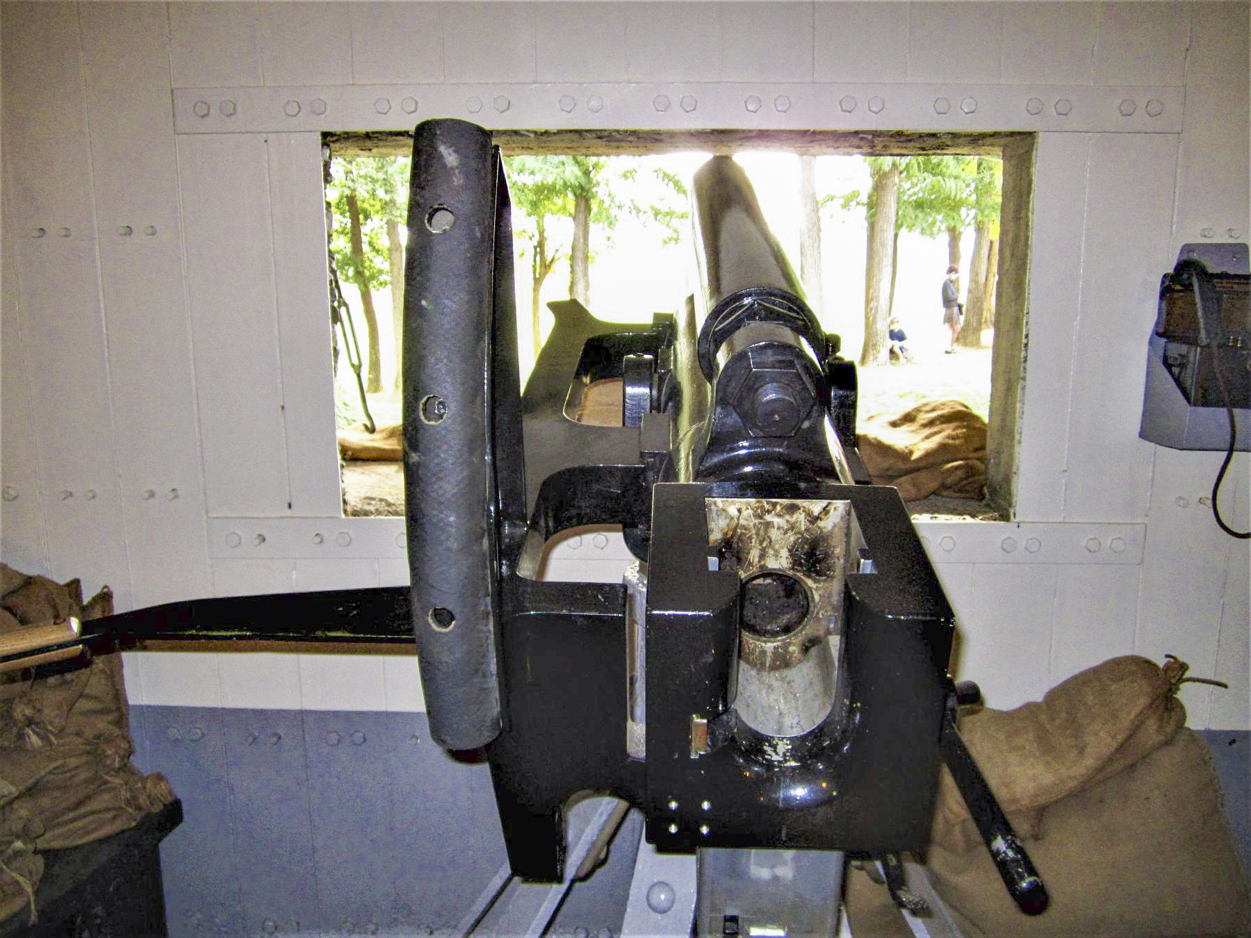 Ligne Maginot - 86 - ASCHENBACH - (Casemate d'infanterie - double) - Canon de marine de 47 mm modèle 1902 (copie)
Culasse ouverte