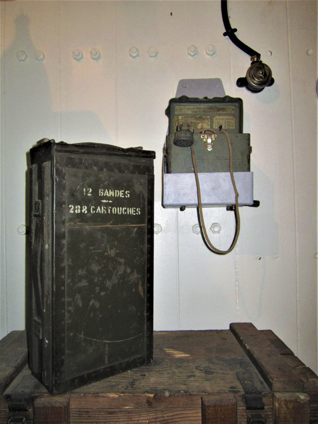 Ligne Maginot - 86 - ASCHENBACH - (Casemate d'infanterie - double) - Caisse de cartouches et téléphone
