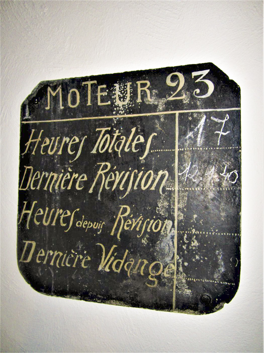 Ligne Maginot - 86 - ASCHENBACH - (Casemate d'infanterie - double) - Etage inférieur
Tableau d'entretien du groupe