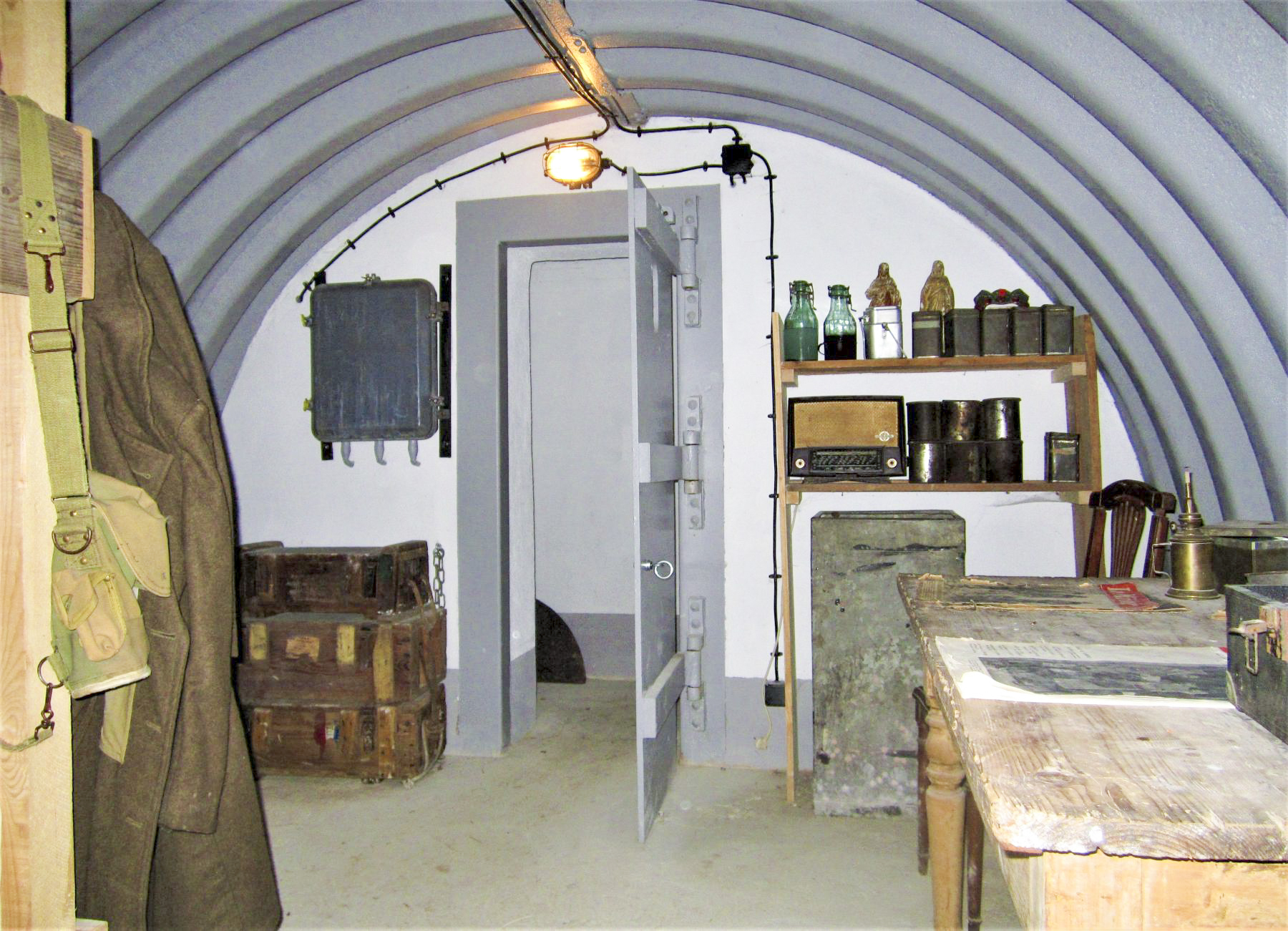 Ligne Maginot - 86 - ASCHENBACH - (Casemate d'infanterie - double) - Abri attenant à la tourelle démontable (reconstitution suggestive)
