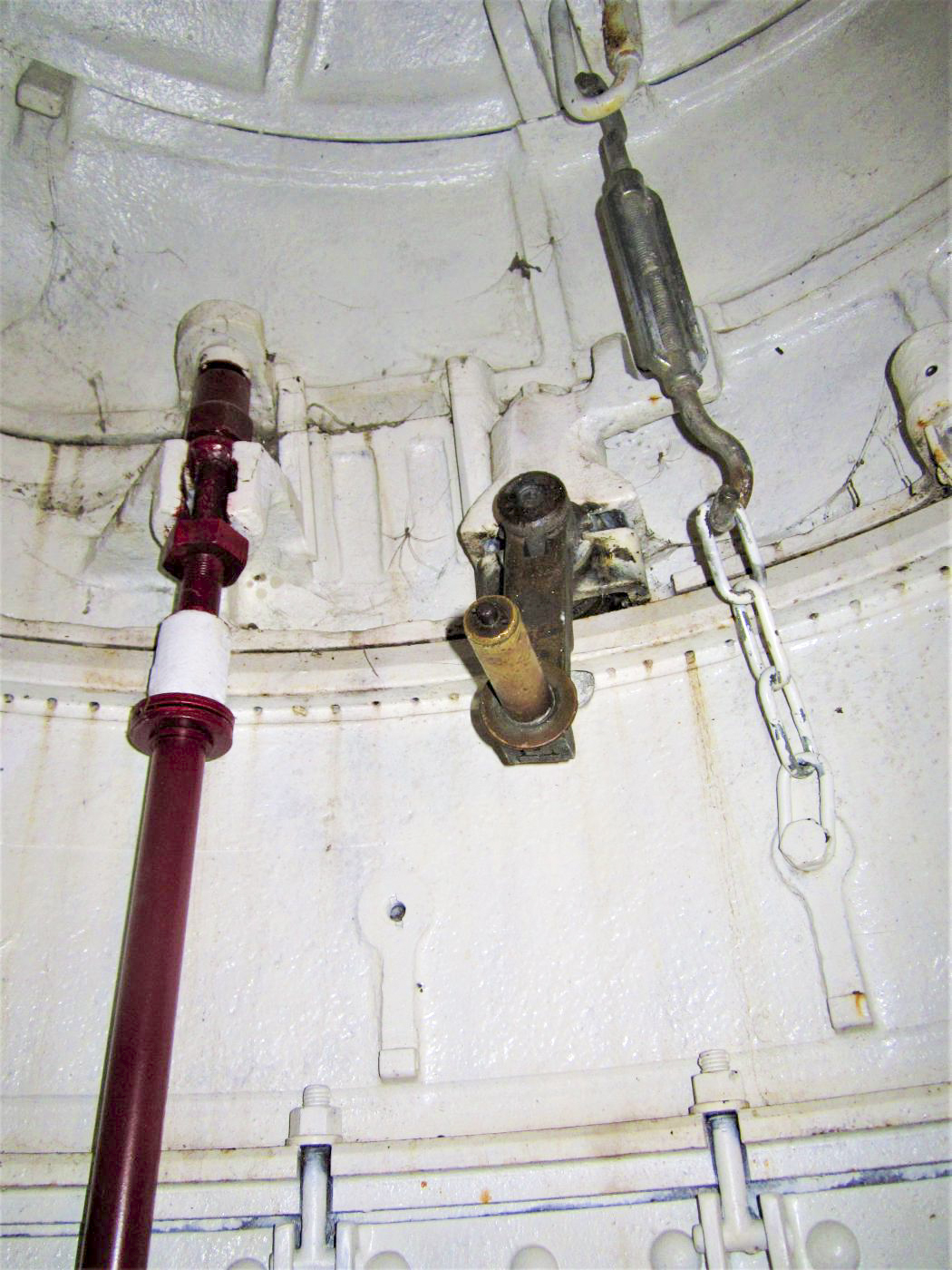 Ligne Maginot - 86 - ASCHENBACH - (Casemate d'infanterie - double) - Tirants d'assemblage et manivelle permettant la rotation