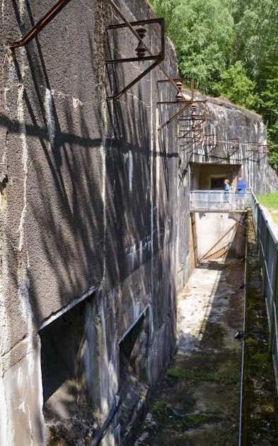 Ligne Maginot - SIMSERHOF - (Ouvrage d'artillerie) - Entrée des hommes
Fossé diamant