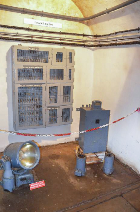 Ligne Maginot - SIMSERHOF - (Ouvrage d'artillerie) - Entrée des hommes
Armoires à clefs de l'ouvrage