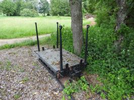 Ligne Maginot - VF60 - ANTENNE DE L'OUVRAGE DU HOCHWALD - (RESEAU - Voie 60 - Antenne ou rocade ferroviaire) - 34 - PN route D114
Une reconstitution près de la D114 à Lampertsloch.