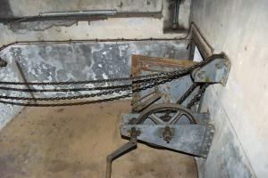 Ligne Maginot - SIMSERHOF - (Ouvrage d'artillerie) - Entrée munitions
Mécanisme du pont escamotable