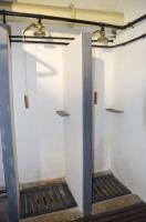 Ligne Maginot - SIMSERHOF - (Ouvrage d'artillerie) - Casernement
Douches de l'ouvrage 
Ces douches étaient aussi utilisées pour la  décontamination lors des premiers soins donnés aux hommes touchés par des gaz de combat