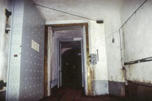 Ligne Maginot - SIMSERHOF - (Ouvrage d'artillerie) - Porte pare-souffle de 7 tonnes entre le M1 et la galerie menant au casernement et aux avants.