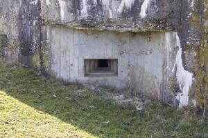 Ligne Maginot - LEKERSCH - (Blockhaus pour arme infanterie) - Le créneau de tir Est