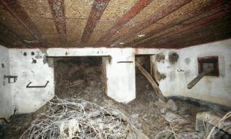 Ligne Maginot - NEUMUHL 3 (AVANT POSTE) - (Blockhaus pour canon) - L'intérieur du blockhaus avec ses deux entrées