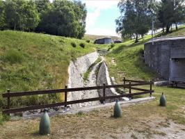 Ligne Maginot - SAINT GOBAIN - (Ouvrage d'infanterie) - Bloc EMH
Le torrent détourné et canalisé, au fond le bloc 1
