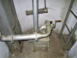 Ligne Maginot - SAINT GOBAIN - (Ouvrage d'infanterie) - Bloc 2
Ventilateur et récupérateur des douilles de la cloche GFM