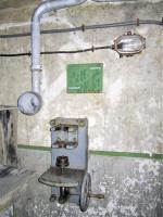 Ligne Maginot - SAINT GOBAIN - (Ouvrage d'infanterie) - Bloc 2 
Etage inférieur
Dispositif de montage des charges additionnelles à coté de la table de préparation des obus de mortier