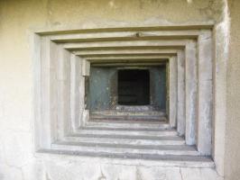 Ligne Maginot - SEELBERG OUEST - (Casemate d'infanterie) - Créneau pour jumelage de mitrailleuses Reibel MAC 31 interchangeable avec un canon antichar de 47 MM