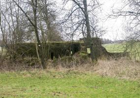Ligne Maginot - LEGERET - M1BIS - (Blockhaus pour arme infanterie) - Prise de coté.
Noter le mur devant le bloc lui même