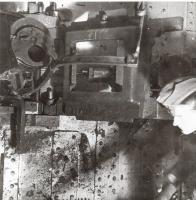 Ligne Maginot - HAUT POIRIER - (Ouvrage d'infanterie) - Le canon antichar 47 du bloc 3 juste à côté du lieu de l'explosion d'un obus d'artillerie allemand dans la chambre de tir