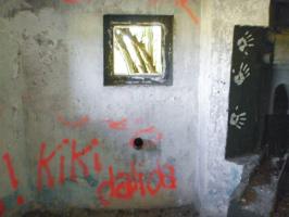 Ligne Maginot - B376 - RUE DU CORBEAU - (Blockhaus pour canon) - Créneau FM
Vu de l'intérieur