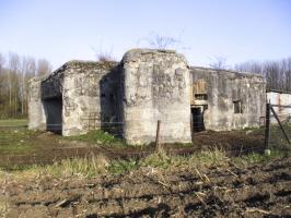 Ligne Maginot - A32 - EMERAUDE - (Blockhaus lourd type STG / STG-FCR - Double) - Blockhaus situé dans un pré privé.