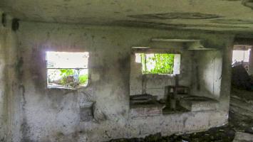 Ligne Maginot - A35 - RUBIS - (Blockhaus lourd type STG / STG-FCR - Double) - Intérieur du bloc. Vue des deux créneaux de la chambre de tir gauche et observatoire.