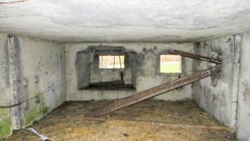 Ligne Maginot - A35 - RUBIS - (Blockhaus lourd type STG / STG-FCR - Double) - Intérieur du bloc. Vue des deux créneaux de la chambre de tir droite.