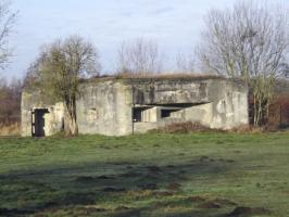 Ligne Maginot - A35 - RUBIS - (Blockhaus lourd type STG / STG-FCR - Double) - Situé dans un pré clôturé - Visible du Chemin Piré.