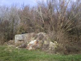 Ligne Maginot - A53 - CEDRE - (Blockhaus lourd type STG / STG-FCR - Double) - Situé dans un bosquet au lieu-dit 'Mansart'.
Il est visible depuis un chemin de terre venant de D 50a.