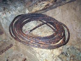Ligne Maginot - AMODON - (Abri) - Escalier Nord
Câble  téléphonique (non utilisé)