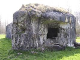 Ligne Maginot - B416 - CHATEAU DE FOREST - (Blockhaus pour canon) - La chambre de tir ouest détruite lors des combats du 22 Mai 1940