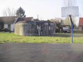 Ligne Maginot - B420 - ODOMEZ - (Blockhaus pour canon) - Blockhaus situé dans son environnement sur la place Joseph Moui.