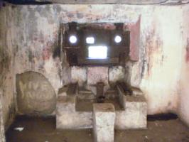 Ligne Maginot - B420 - ODOMEZ - (Blockhaus pour canon) - Créneau doté d'une trémie Pamart-Lemaigre vu de l'intérieur