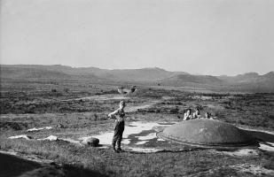 Ligne Maginot - GRAND HOHEKIRKEL - (Ouvrage d'artillerie) - Le bloc 4 de l'ouvrage au premier plan, avec le bloc 2 en arrière et la frontière à l'horizon.