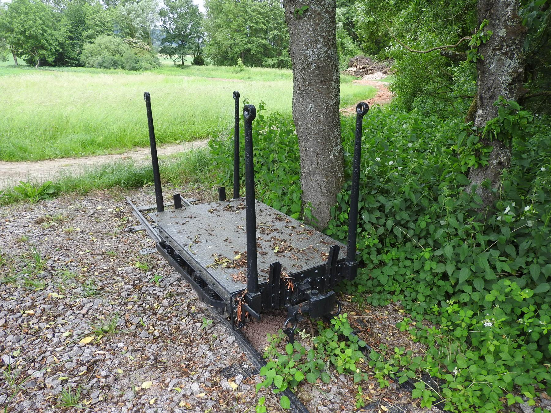 Ligne Maginot - VF60 - ANTENNE DE L'OUVRAGE DU HOCHWALD - (RESEAU - Voie 60 - Antenne ou rocade ferroviaire) - 34 - PN route D114
Une reconstitution près de la D114 à Lampertsloch.