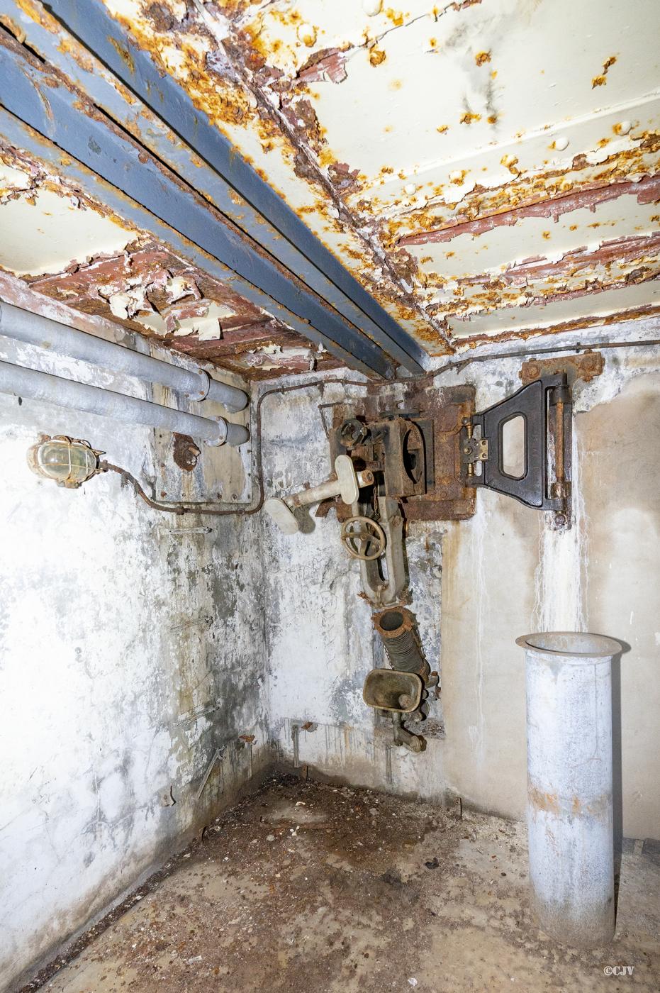 Ligne Maginot - SIMSERHOF - (Ouvrage d'artillerie) - Bloc 3
Créneau JM et canon 37