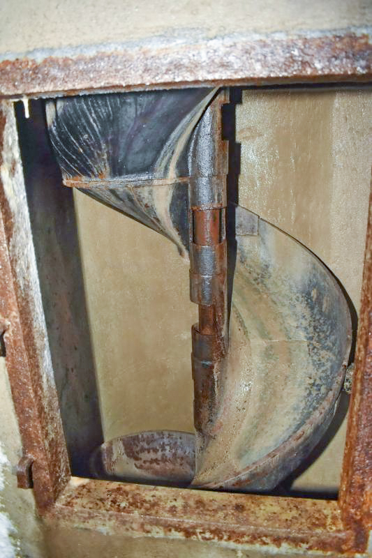 Ligne Maginot - SIMSERHOF - (Ouvrage d'artillerie) - Bloc 4
Toboggan d'évacuation des douilles