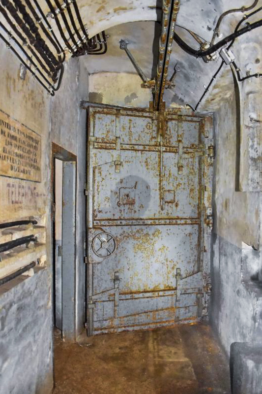 Ligne Maginot - SIMSERHOF - (Ouvrage d'artillerie) - Bloc 4
Porte blindée avec passage du rail Tourtellier