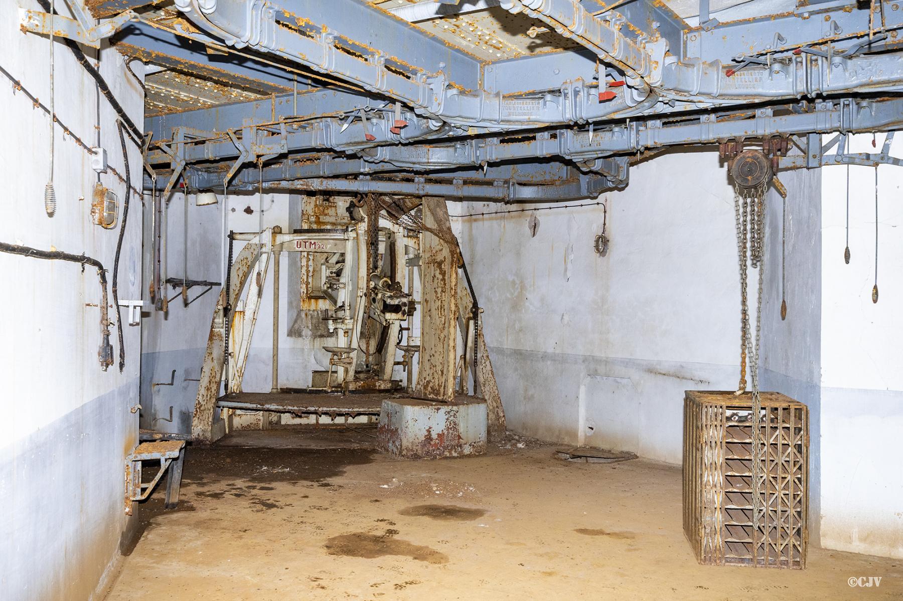 Ligne Maginot - SIMSERHOF - (Ouvrage d'artillerie) - Bloc 6
Monorail Tourtellier pour l’approvisionnement du canon obusier 75/32