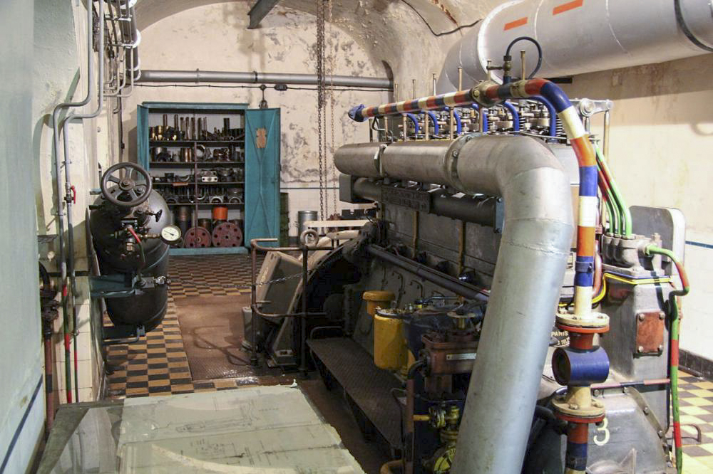 Ligne Maginot - SIMSERHOF - (Ouvrage d'artillerie) - Groupe électrogène n°3
Moteur Sulzer 6 DF 22