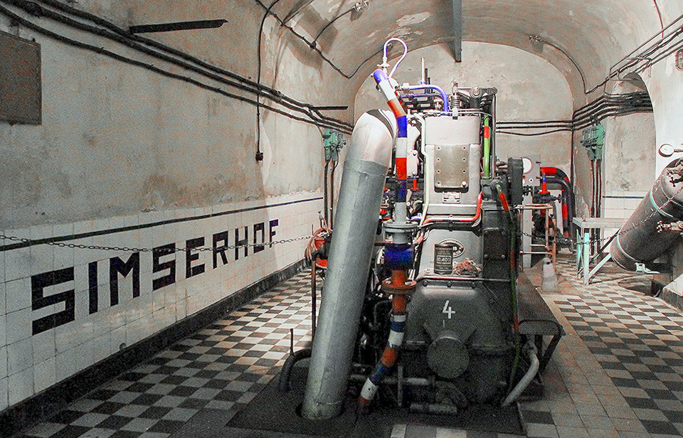 Ligne Maginot - SIMSERHOF - (Ouvrage d'artillerie) - L'usine électrique
Groupe électrogène n°4
Moteur Sulzer 6 DF 22