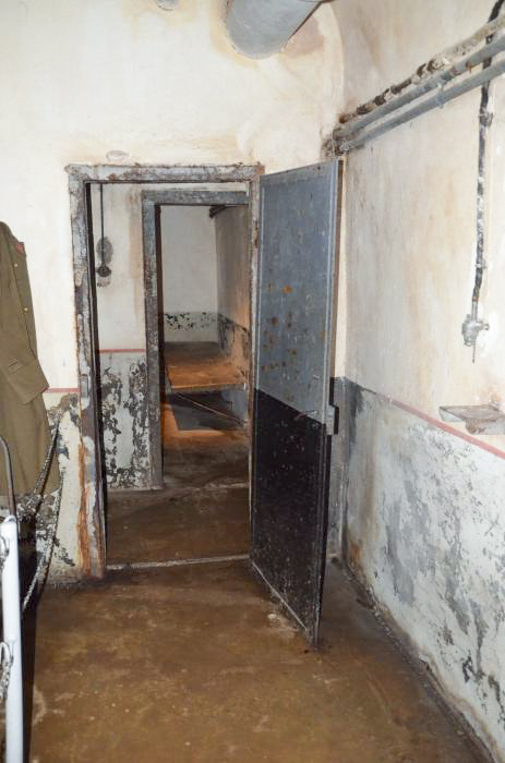 Ligne Maginot - SIMSERHOF - (Ouvrage d'artillerie) - Poste de police  et cellule