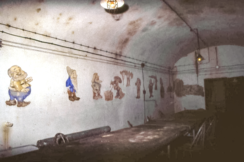 Ligne Maginot - SIMSERHOF - (Ouvrage d'artillerie) - Blanche neige au foyer du casernement