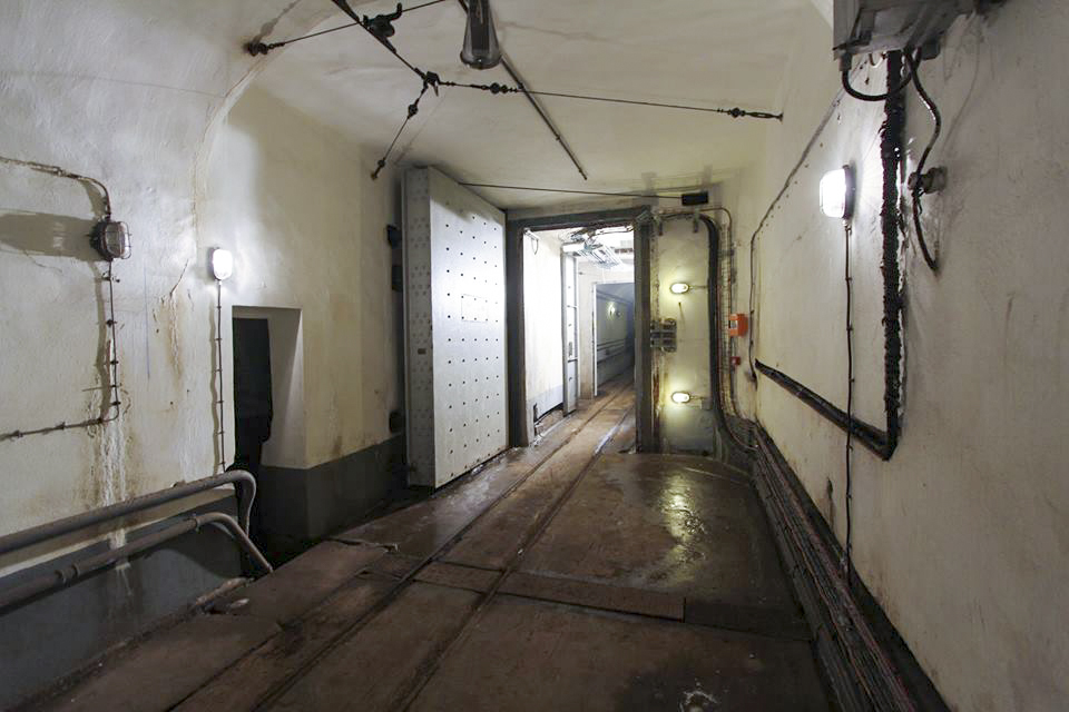 Ligne Maginot - SIMSERHOF - (Ouvrage d'artillerie) - Galeries de l'ouvrage
La porte pare-souffle isolant les arrières des avants de l'ouvrage destinée à protéger l'ouvrage en cas d'explosion dans le magasin à munitions M1