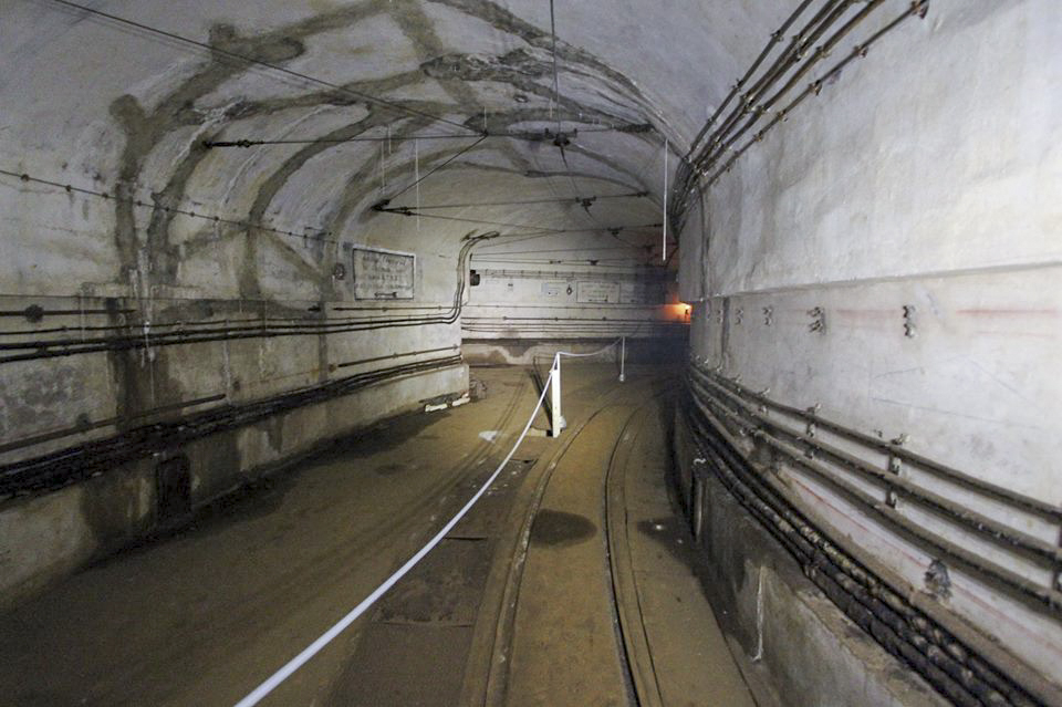Ligne Maginot - SIMSERHOF - (Ouvrage d'artillerie) - Galeries de l'ouvrage
Noter les drainages au niveau des parements