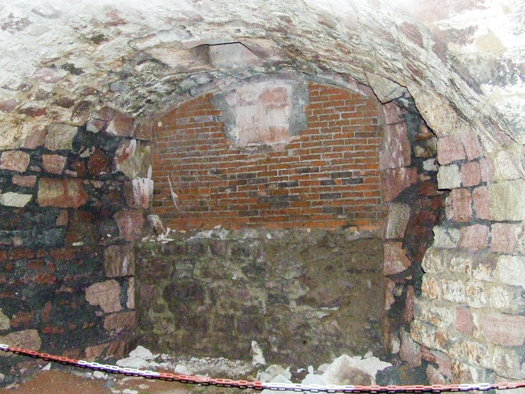 Ligne Maginot - FORT DE GIROMAGNY - (Position d'artillerie préparée) - Une casemate à tir indirect avec son embrasure bouchée