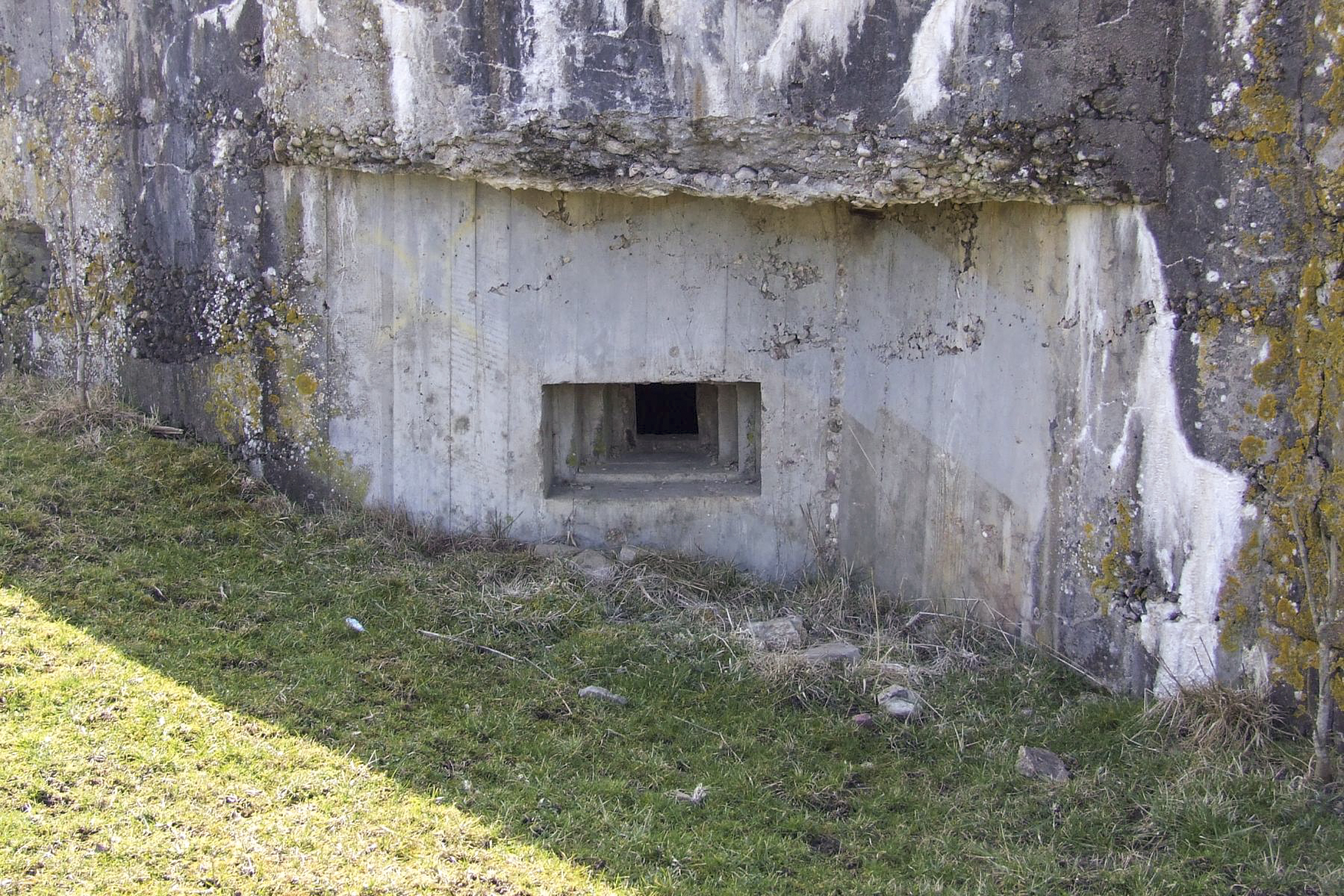Ligne Maginot - LEKERSCH - (Blockhaus pour arme infanterie) - Le créneau de tir Est