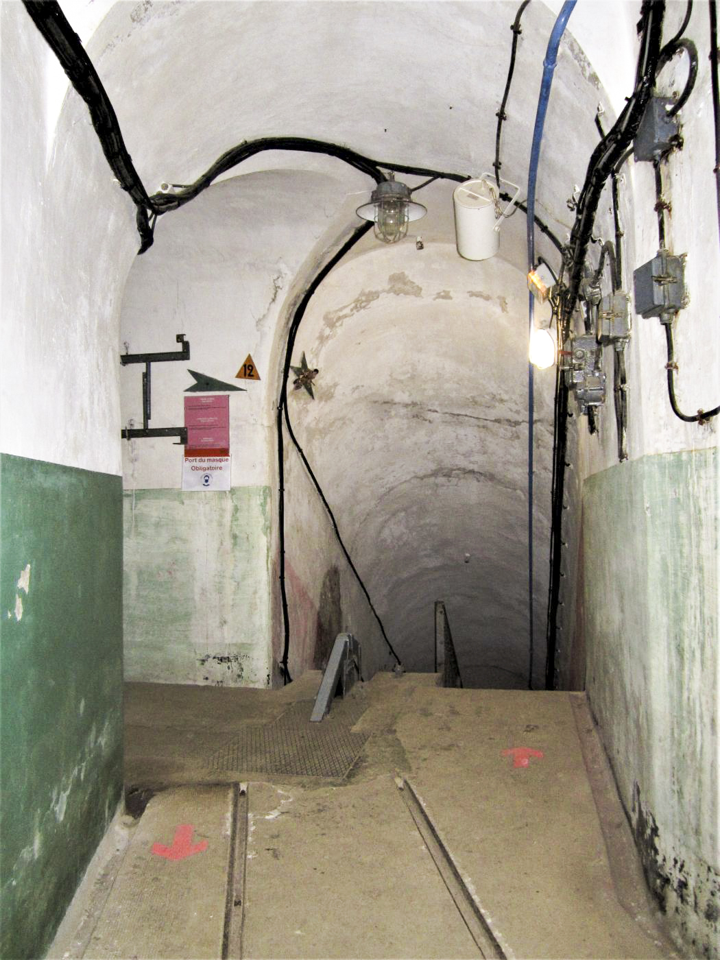 Ligne Maginot - SAINT GOBAIN - (Ouvrage d'infanterie) - Galerie vers le bloc 4
Accès au plan incliné