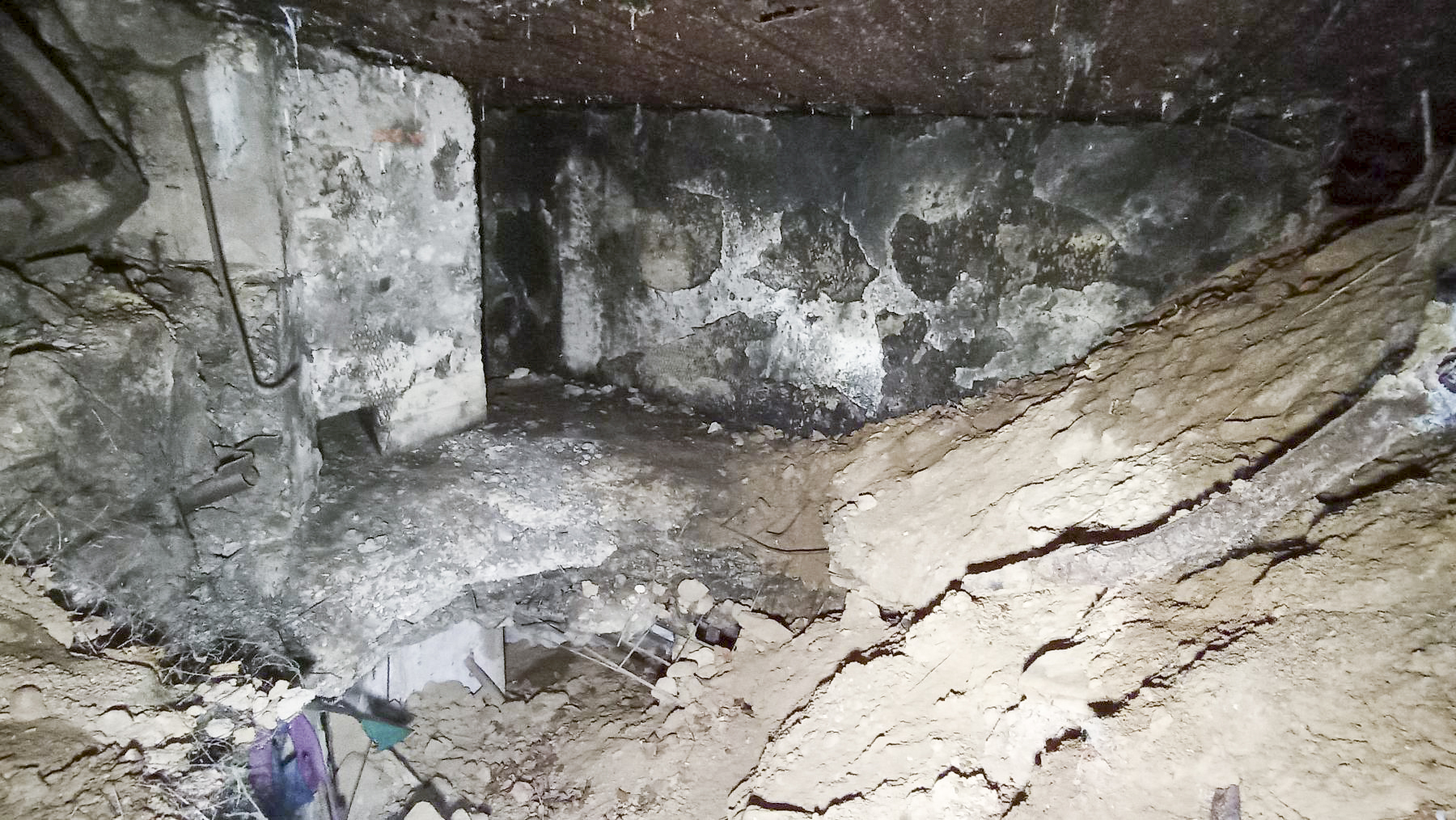 Ligne Maginot - BREMMELBACH NORD - C6 - (Casemate d'infanterie - double) - Etage supérieur de la casemate Nord remblayé
