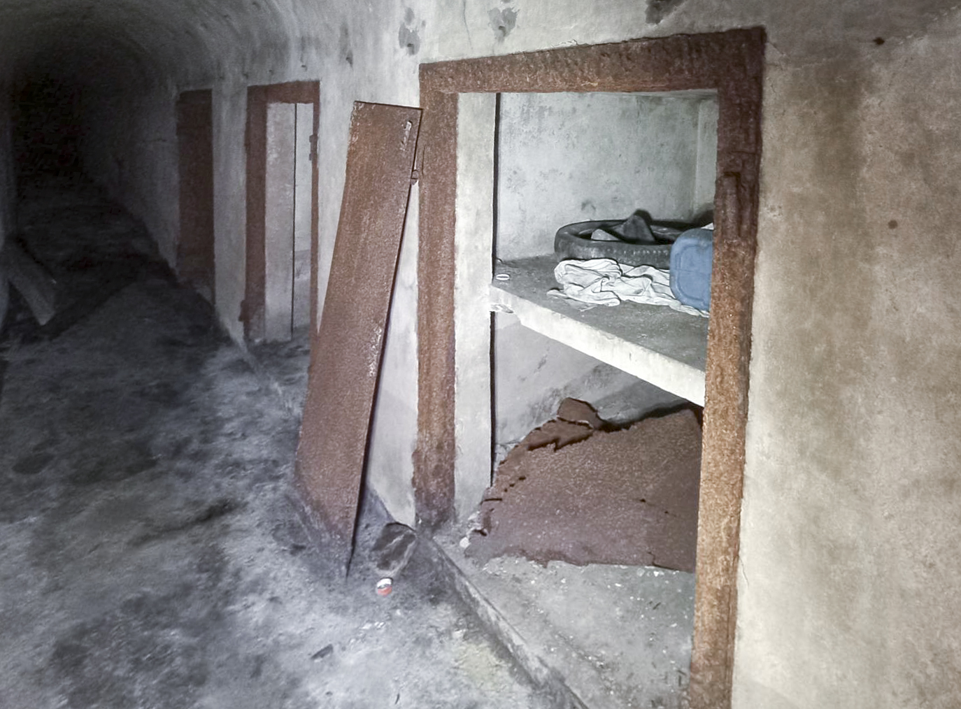 Ligne Maginot - BREMMELBACH NORD - C6 - (Casemate d'infanterie - double) - Locaux à droite de la paroi de la galerie de l'ouvrage inachevé